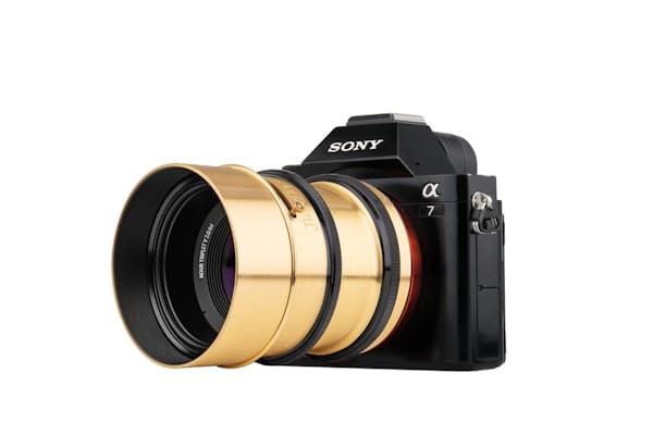 Lomography's Nour Triplet V 2.0/64 Bokeh Control Art Lens ships